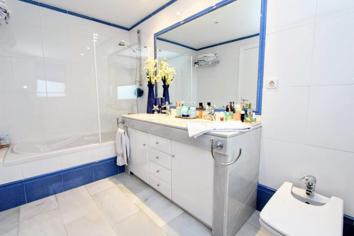 Se vende Villa - Chalet de 6 dormitorios en Costa Del Sol, Málaga, España