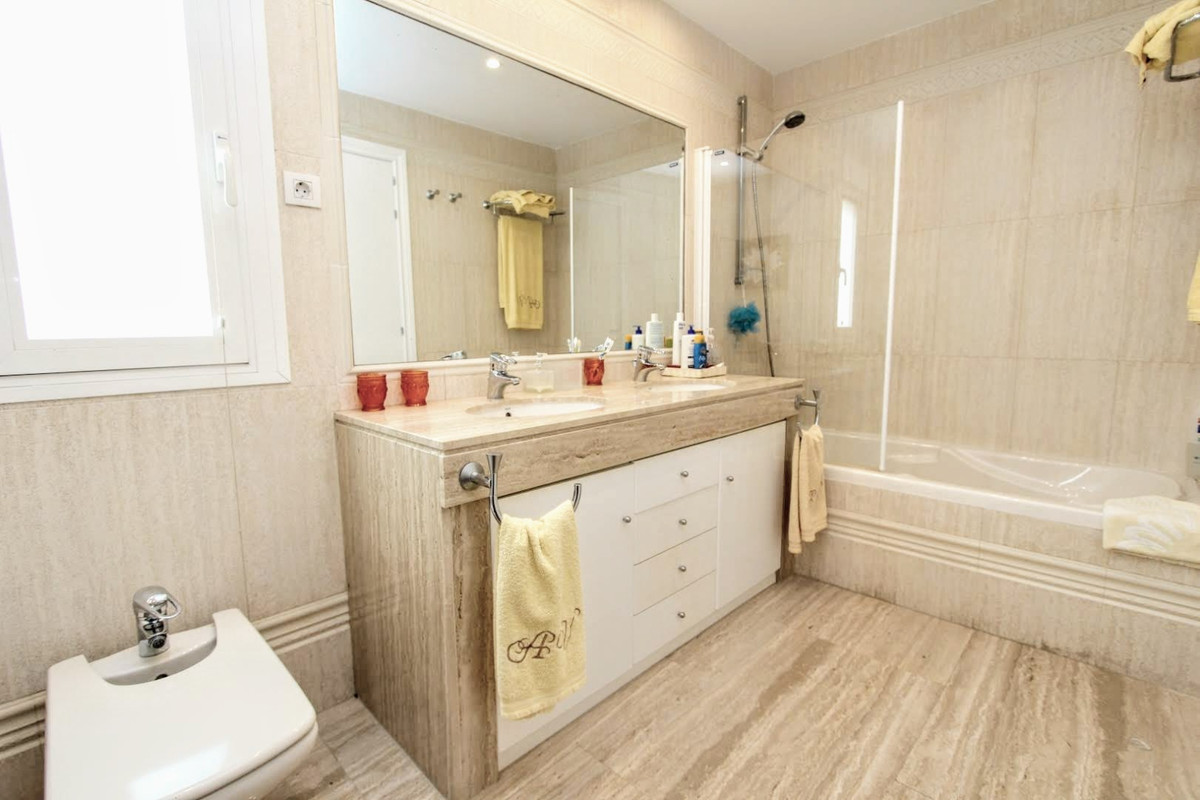 Se vende Villa - Chalet de 6 dormitorios en Costa Del Sol, Málaga, España