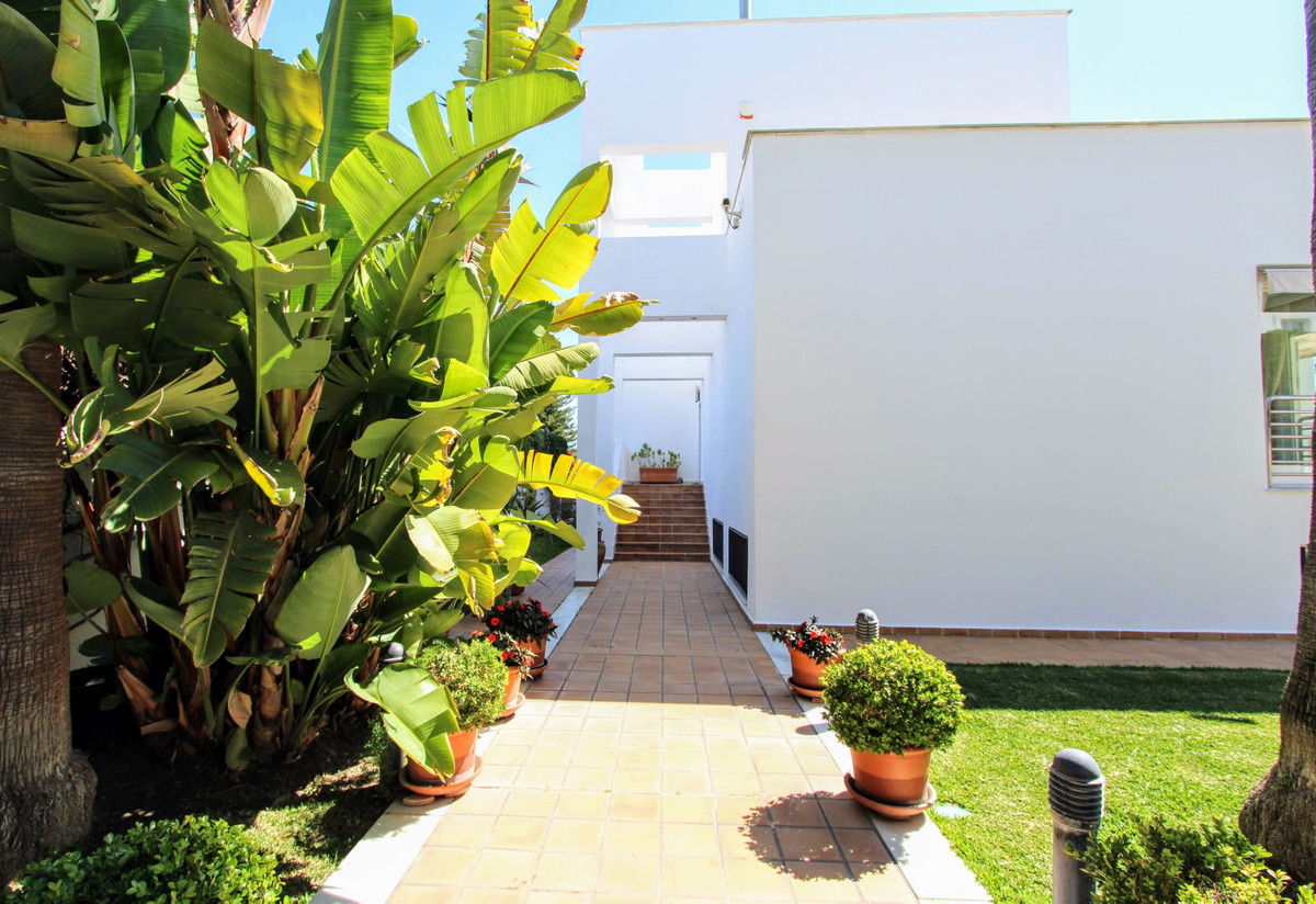 Se vende Villa - Chalet de 6 dormitorios en Costa Del Sol, Málaga, España