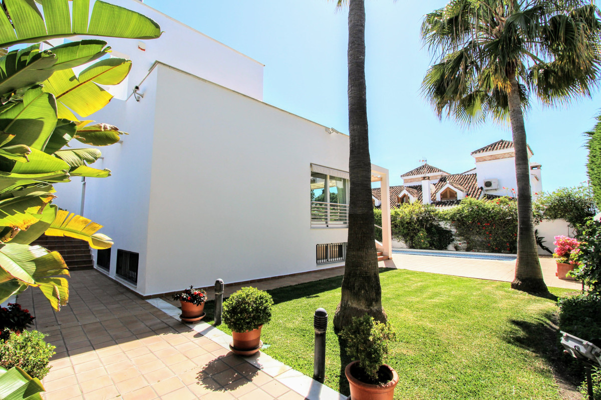Se vende Villa - Chalet de 6 dormitorios en Costa Del Sol, Málaga, España