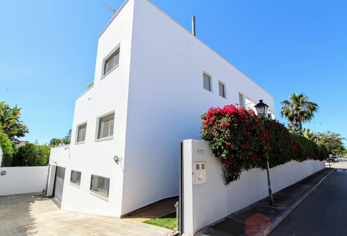 Se vende Villa - Chalet de 6 dormitorios en Costa Del Sol, Málaga, España