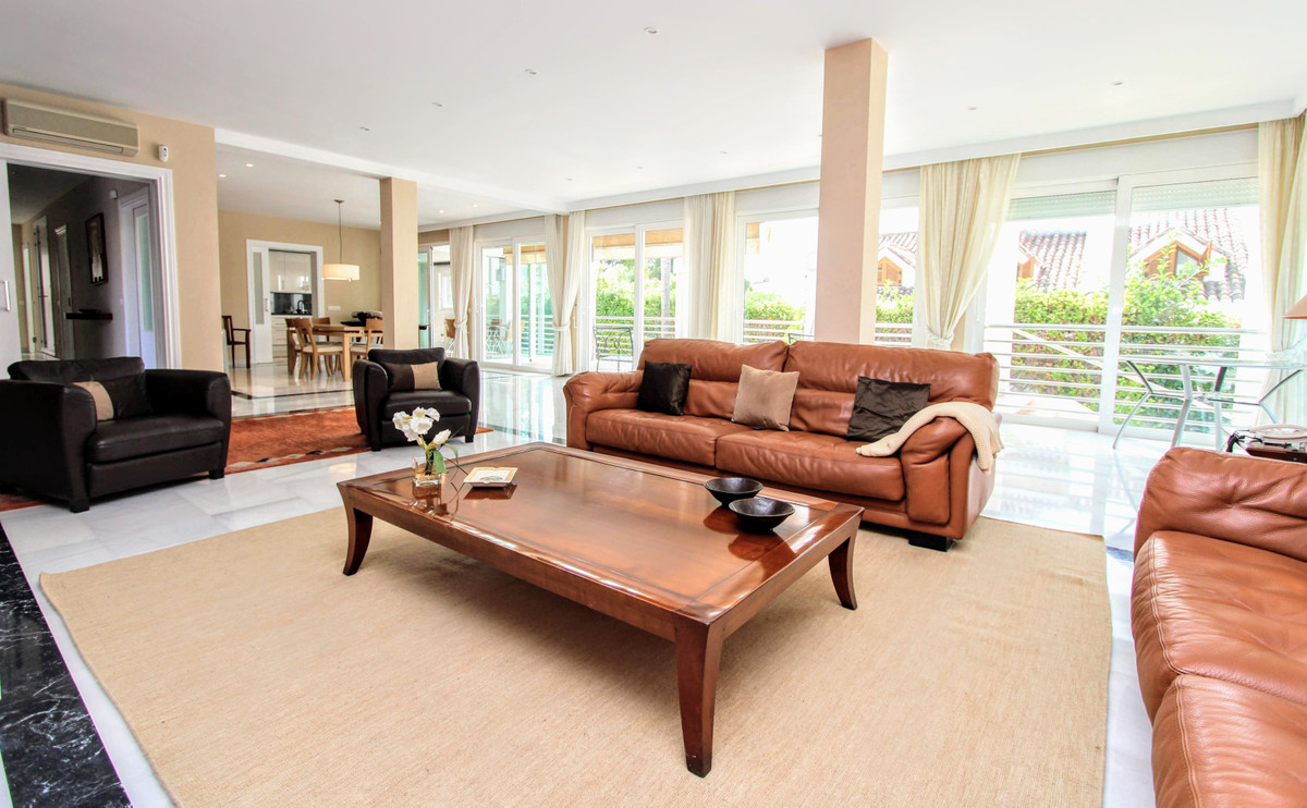 Se vende Villa - Chalet de 6 dormitorios en Costa Del Sol, Málaga, España