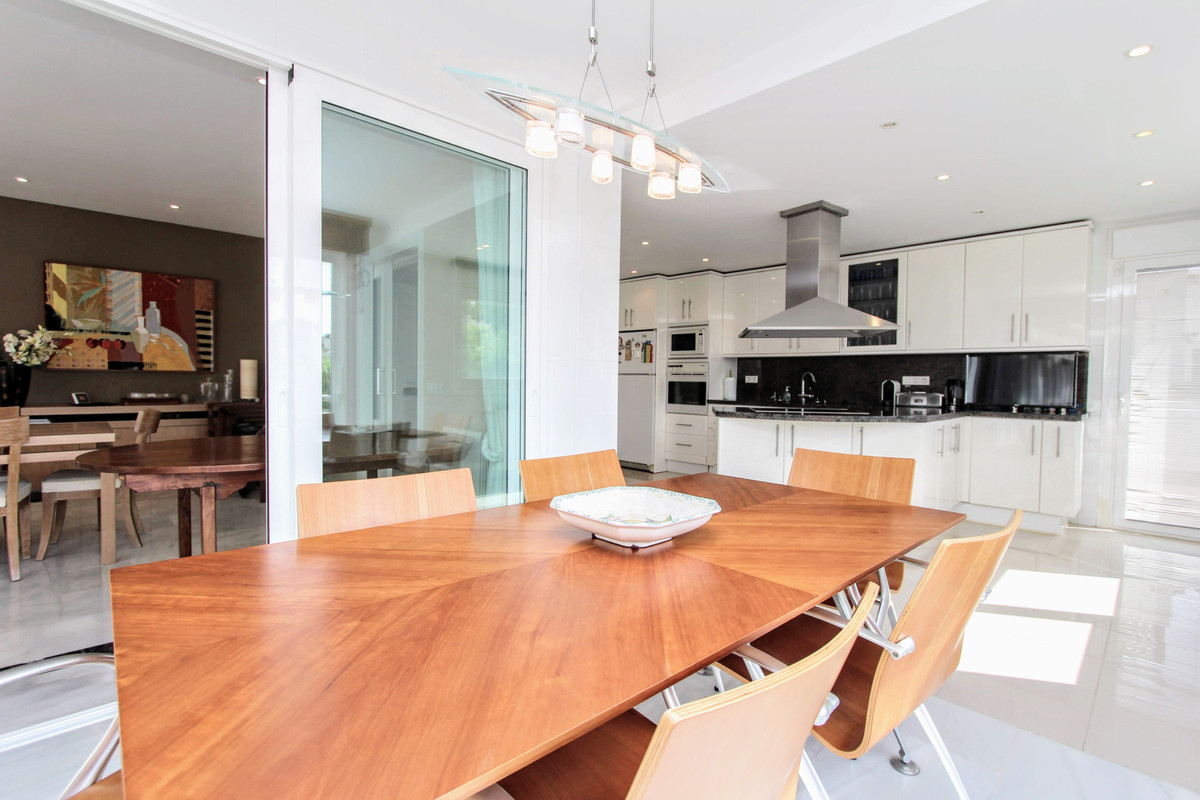 Se vende Villa - Chalet de 6 dormitorios en Costa Del Sol, Málaga, España