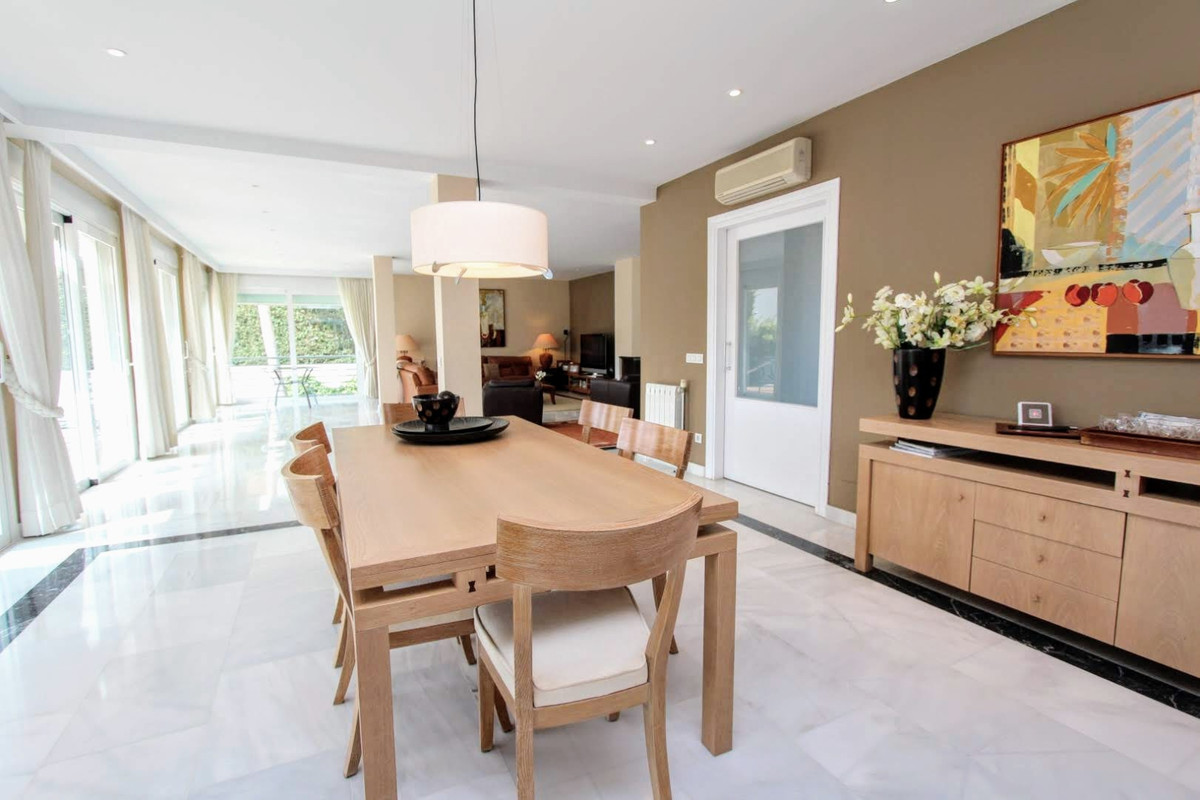 Se vende Villa - Chalet de 6 dormitorios en Costa Del Sol, Málaga, España