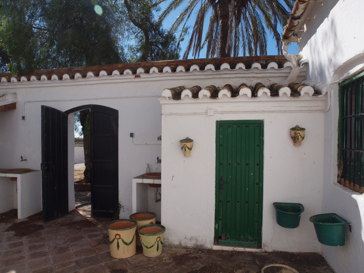 10 Bed Townhouse for sale in Almayate Costa Del Sol East, Málaga, Spain
