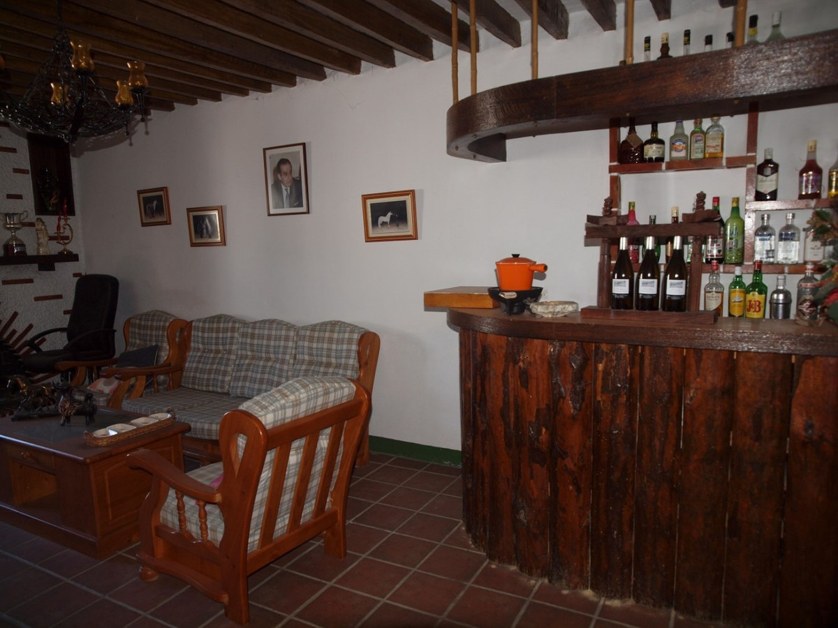 10 Bed Townhouse for sale in Almayate Costa Del Sol East, Málaga, Spain