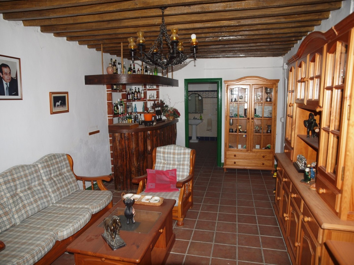10 Bed Townhouse for sale in Almayate Costa Del Sol East, Málaga, Spain