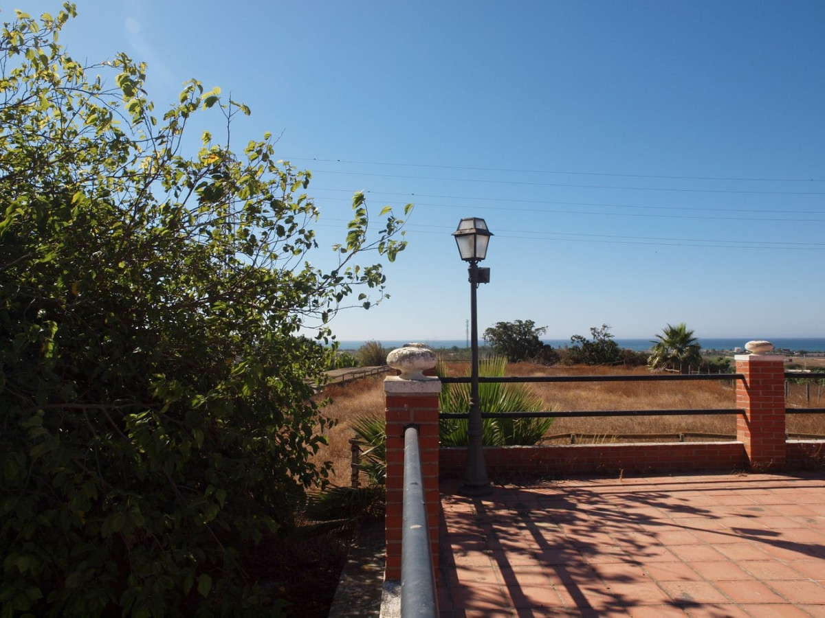10 Bed Townhouse for sale in Almayate Costa Del Sol East, Málaga, Spain