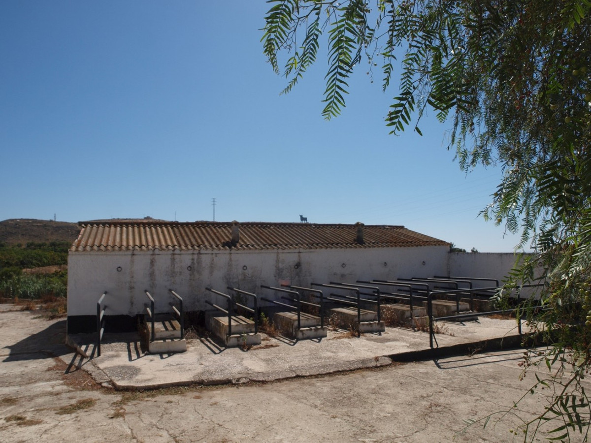 10 Bed Townhouse for sale in Almayate Costa Del Sol East, Málaga, Spain