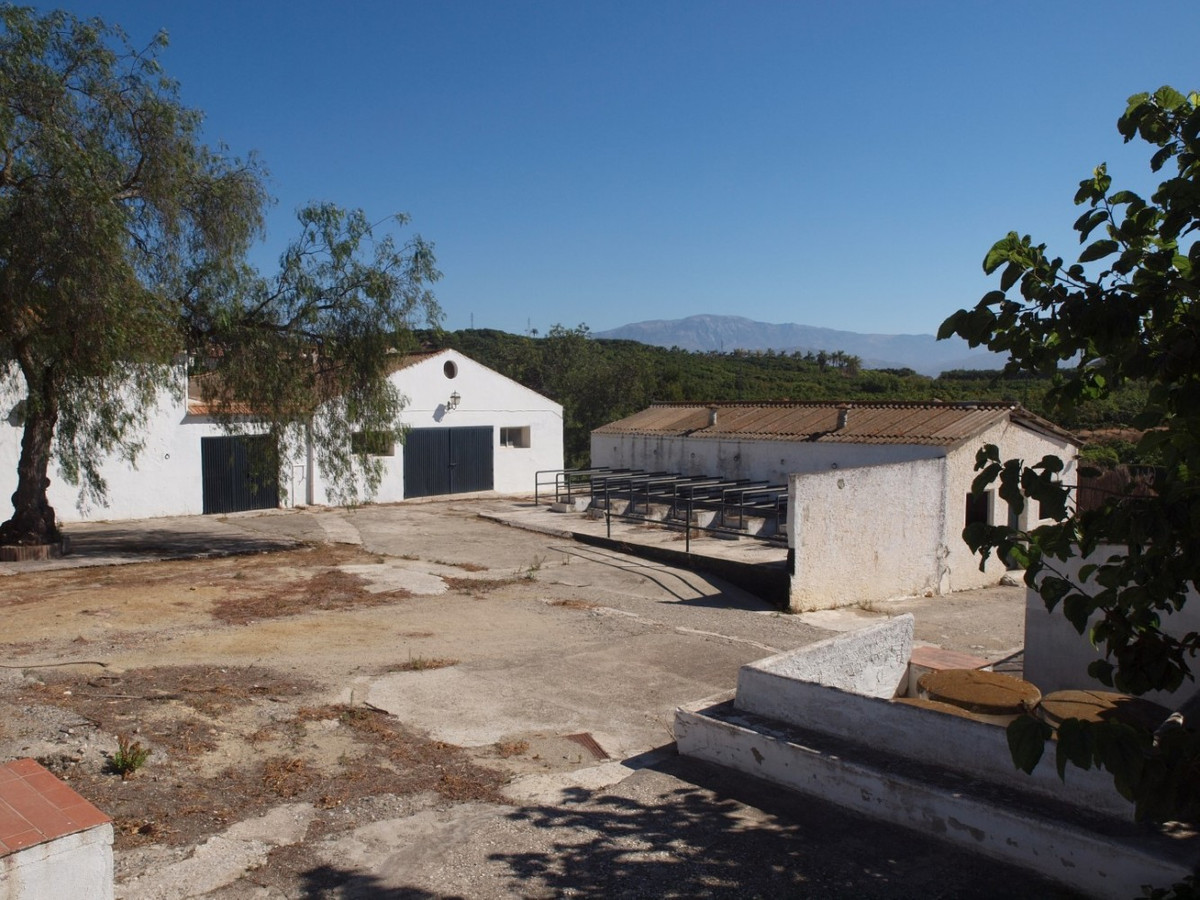 10 Bed Townhouse for sale in Almayate Costa Del Sol East, Málaga, Spain