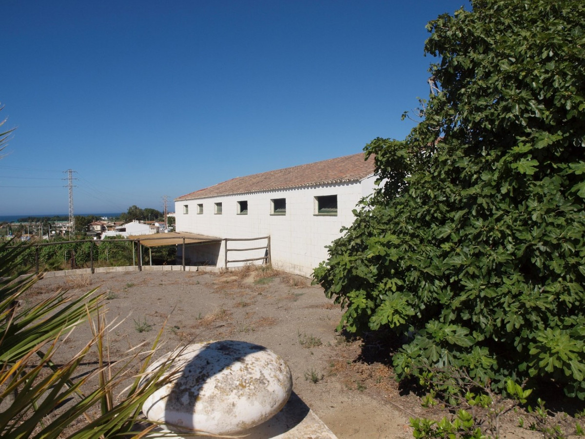 10 Bed Townhouse for sale in Almayate Costa Del Sol East, Málaga, Spain