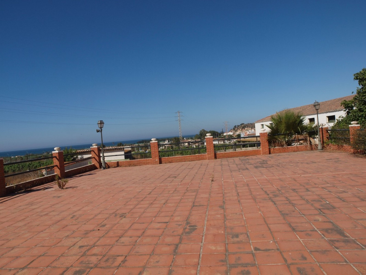 10 Bed Townhouse for sale in Almayate Costa Del Sol East, Málaga, Spain
