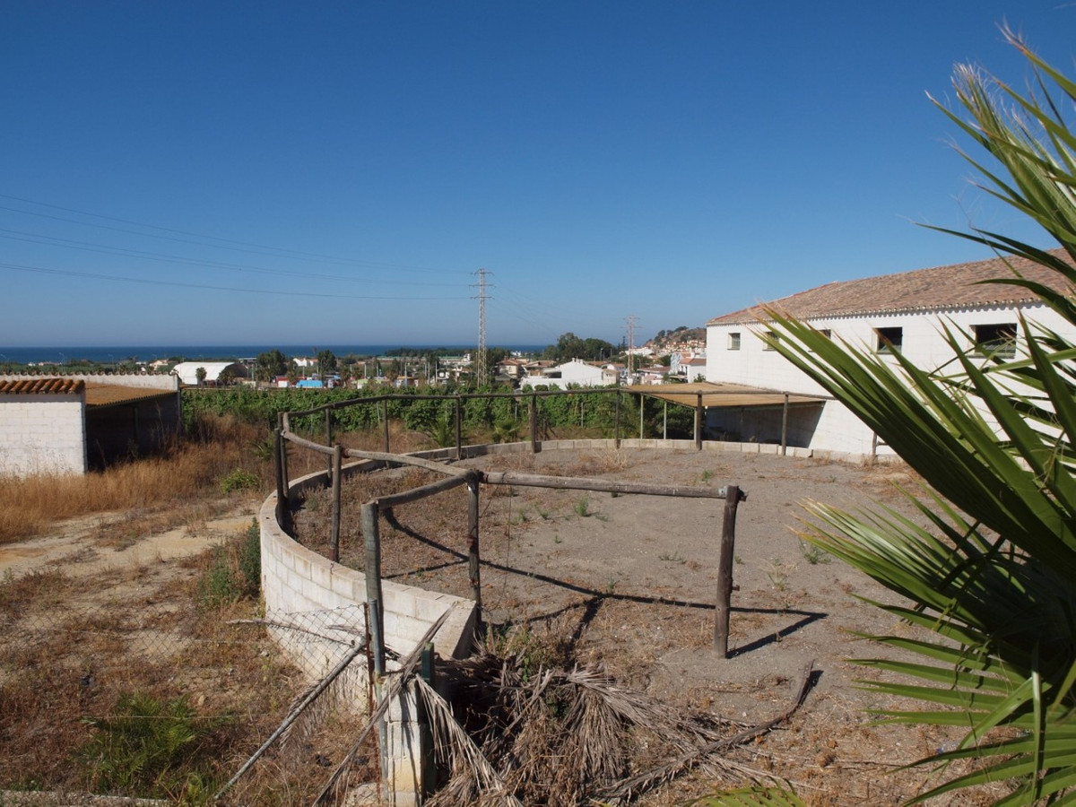 10 Bed Townhouse for sale in Almayate Costa Del Sol East, Málaga, Spain