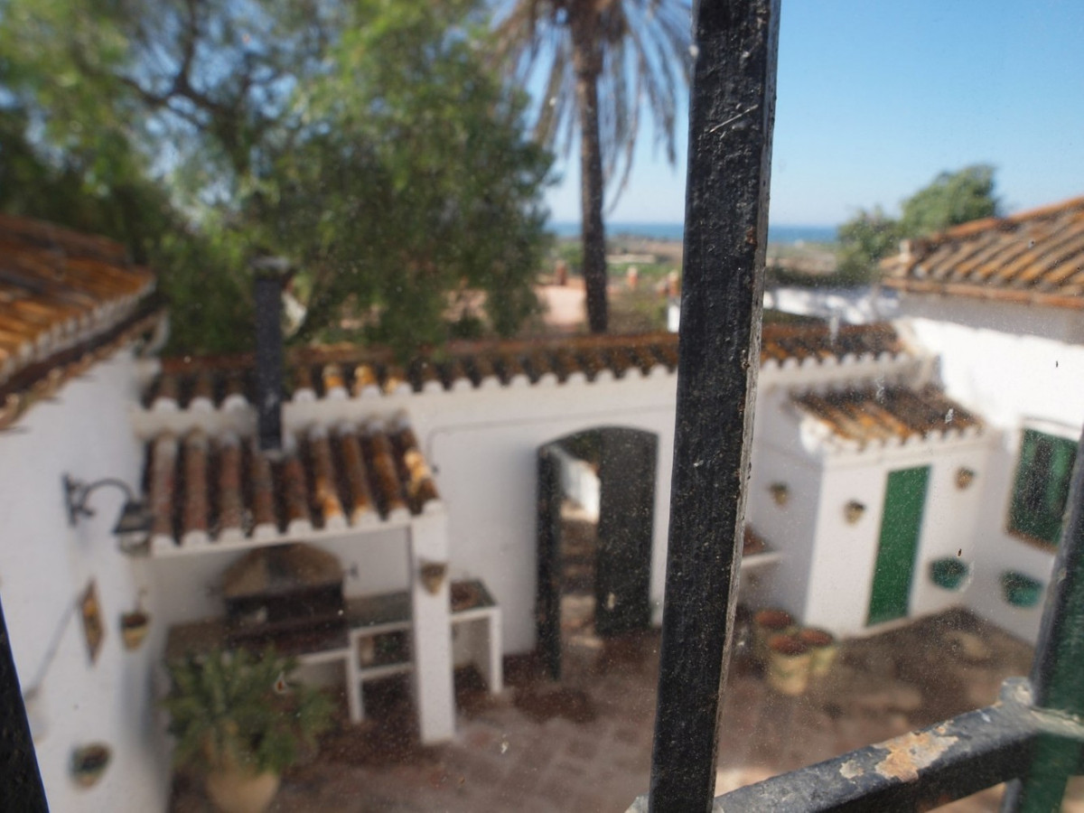 10 Bed Townhouse for sale in Almayate Costa Del Sol East, Málaga, Spain