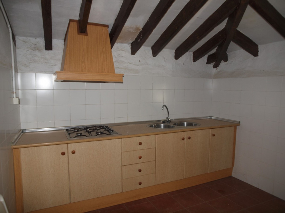 10 Bed Townhouse for sale in Almayate Costa Del Sol East, Málaga, Spain