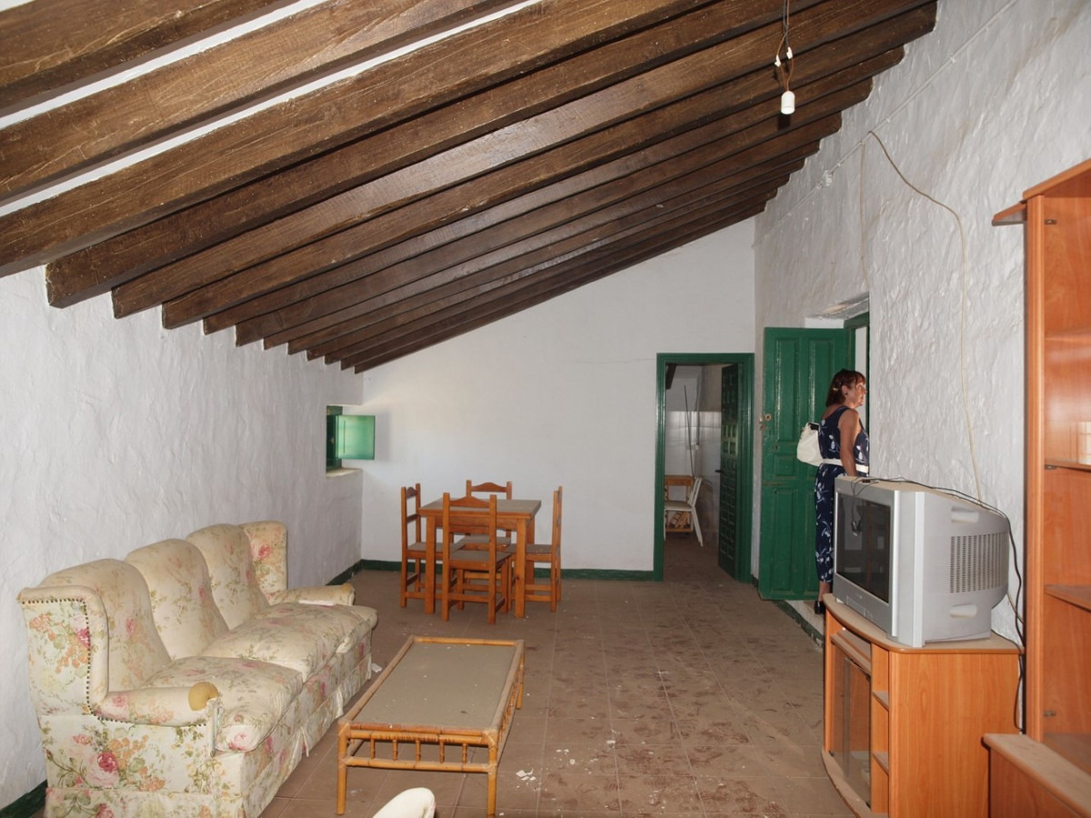 10 Bed Townhouse for sale in Almayate Costa Del Sol East, Málaga, Spain