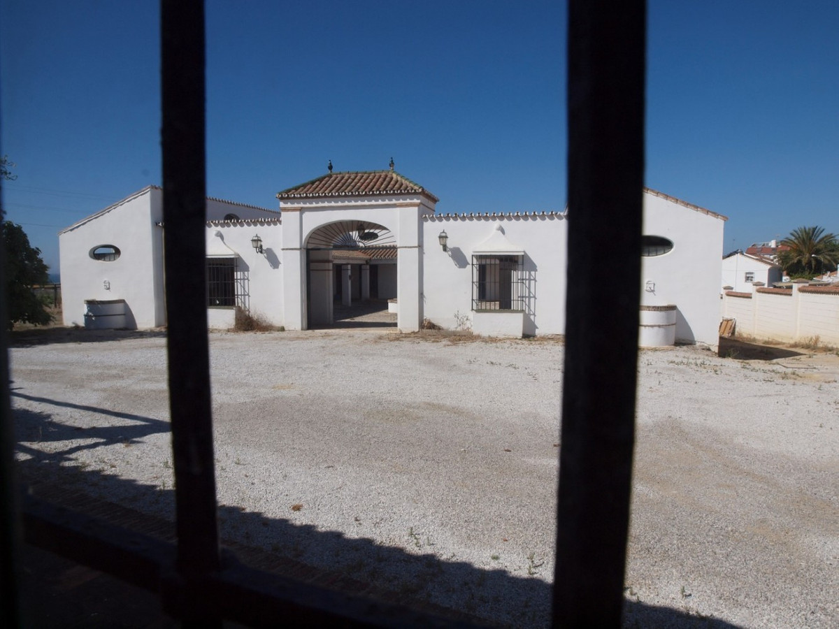 10 Bed Townhouse for sale in Almayate Costa Del Sol East, Málaga, Spain