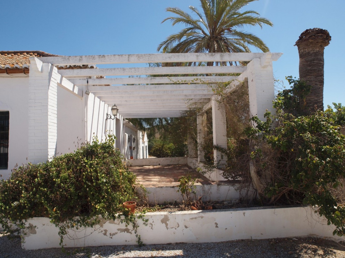 10 Bed Townhouse for sale in Almayate Costa Del Sol East, Málaga, Spain