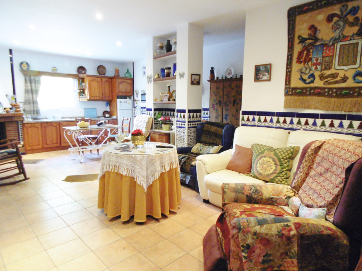 6 Bed Townhouse for sale in Coín Costa Del Sol, Málaga, Spain