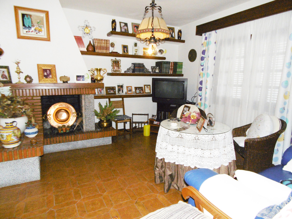 6 Bed Townhouse for sale in Coín Costa Del Sol, Málaga, Spain