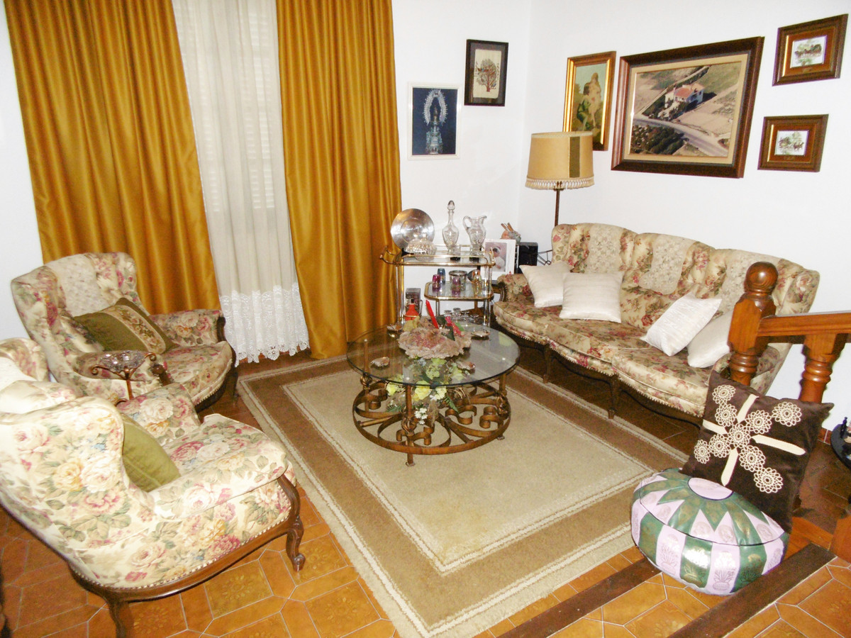 6 Bed Townhouse for sale in Coín Costa Del Sol, Málaga, Spain