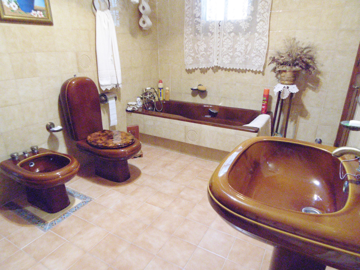 6 Bed Townhouse for sale in Coín Costa Del Sol, Málaga, Spain