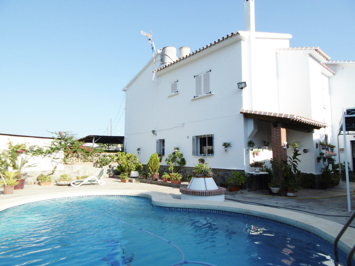 6 Bed Townhouse for sale in Coín Costa Del Sol, Málaga, Spain