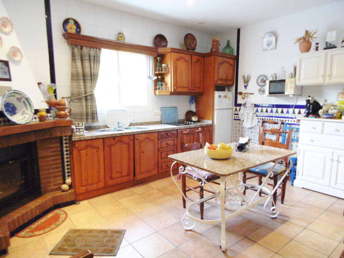 6 Bed Townhouse for sale in Coín Costa Del Sol, Málaga, Spain