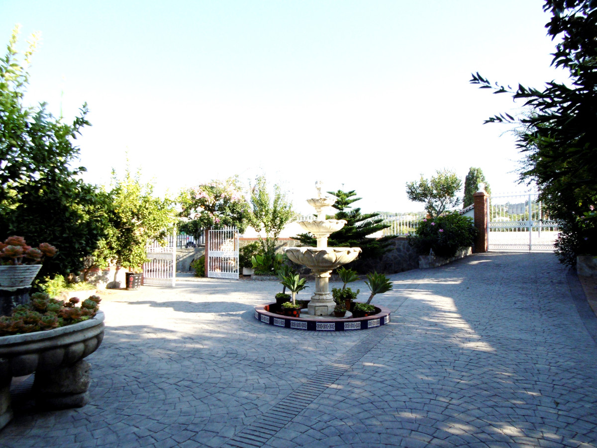 6 Bed Townhouse for sale in Coín Costa Del Sol, Málaga, Spain