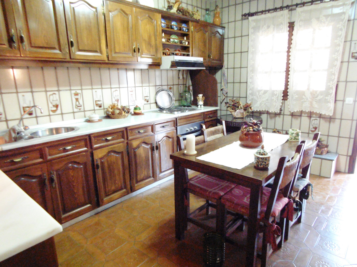 6 Bed Townhouse for sale in Coín Costa Del Sol, Málaga, Spain