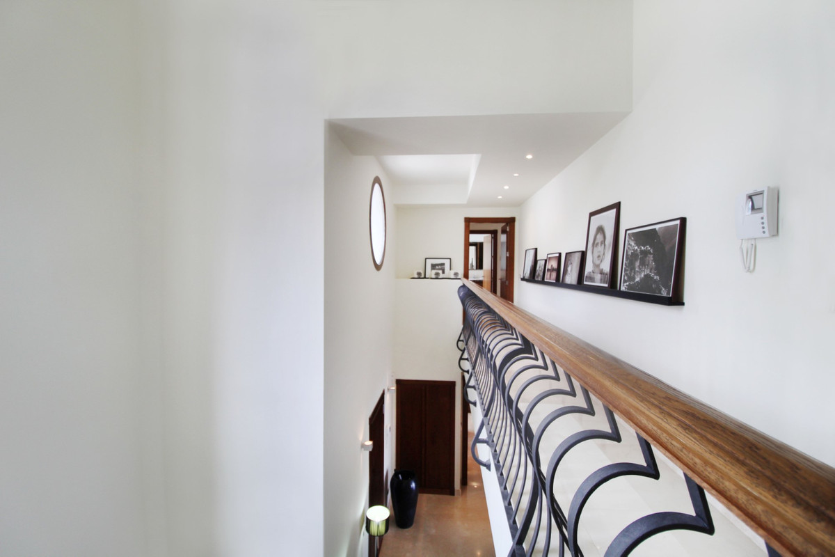 Se vende Villa - Chalet de 5 dormitorios en Costa Del Sol, Málaga, España