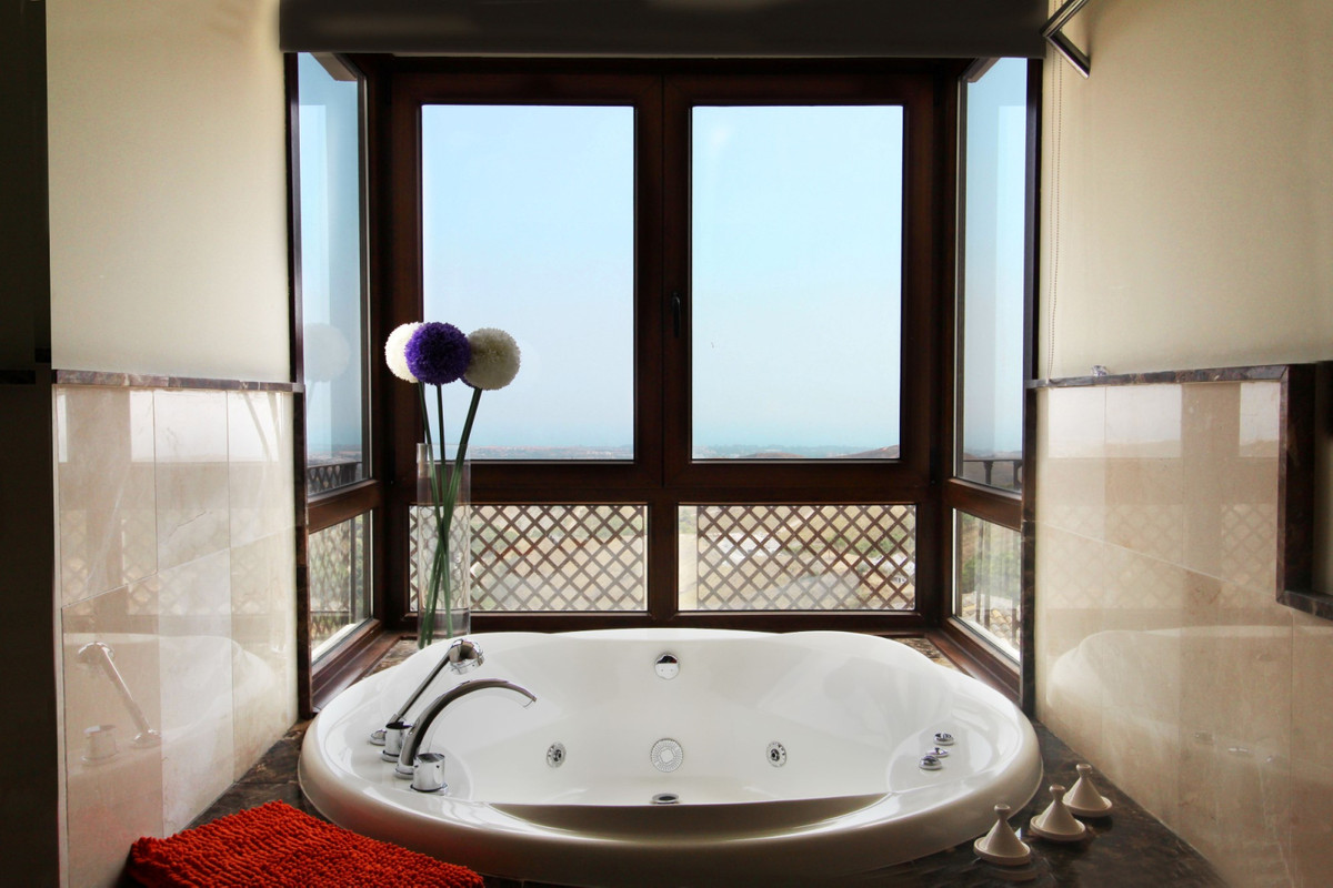 Se vende Villa - Chalet de 5 dormitorios en Costa Del Sol, Málaga, España