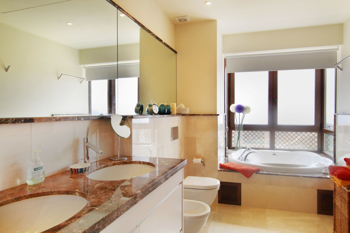 Se vende Villa - Chalet de 5 dormitorios en Costa Del Sol, Málaga, España