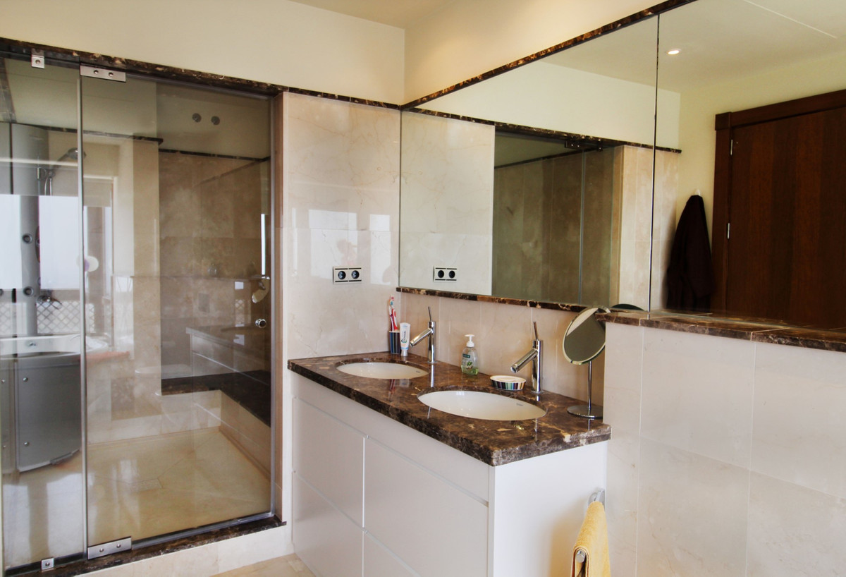 Se vende Villa - Chalet de 5 dormitorios en Costa Del Sol, Málaga, España