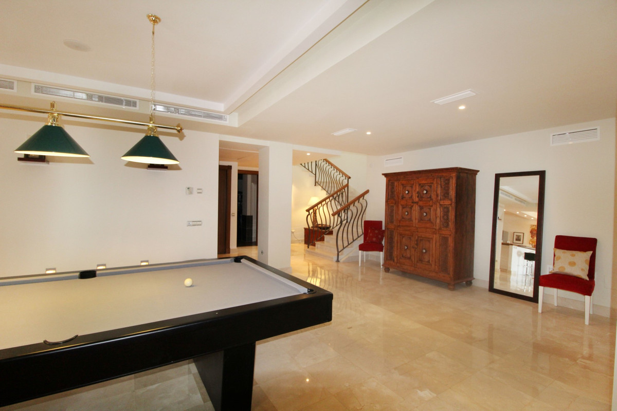 Se vende Villa - Chalet de 5 dormitorios en Costa Del Sol, Málaga, España