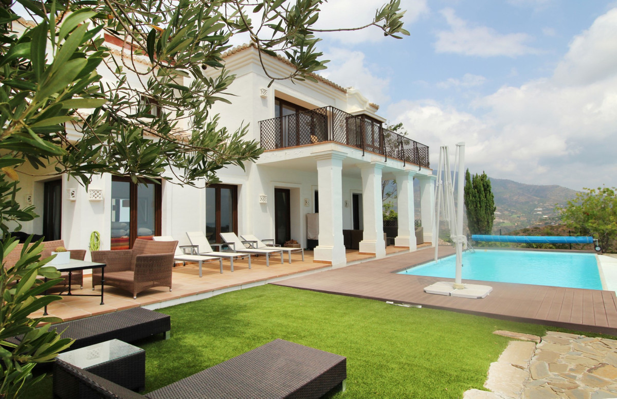 Se vende Villa - Chalet de 5 dormitorios en Costa Del Sol, Málaga, España