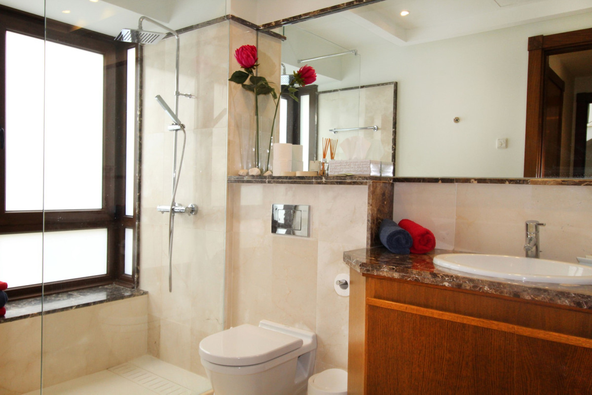 Se vende Villa - Chalet de 5 dormitorios en Costa Del Sol, Málaga, España