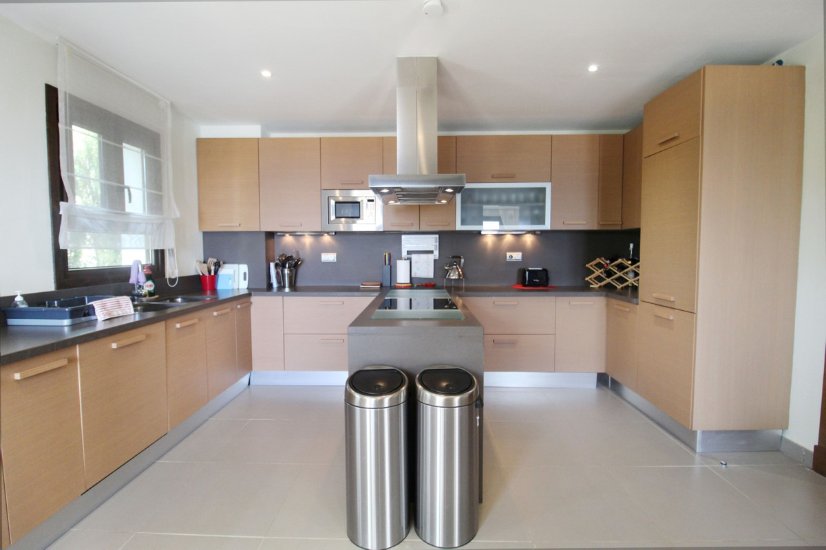 Se vende Villa - Chalet de 5 dormitorios en Costa Del Sol, Málaga, España
