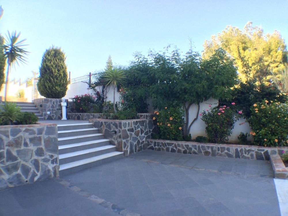 5 Bed Townhouse for sale in Frigiliana Costa Del Sol East, Málaga, Spain