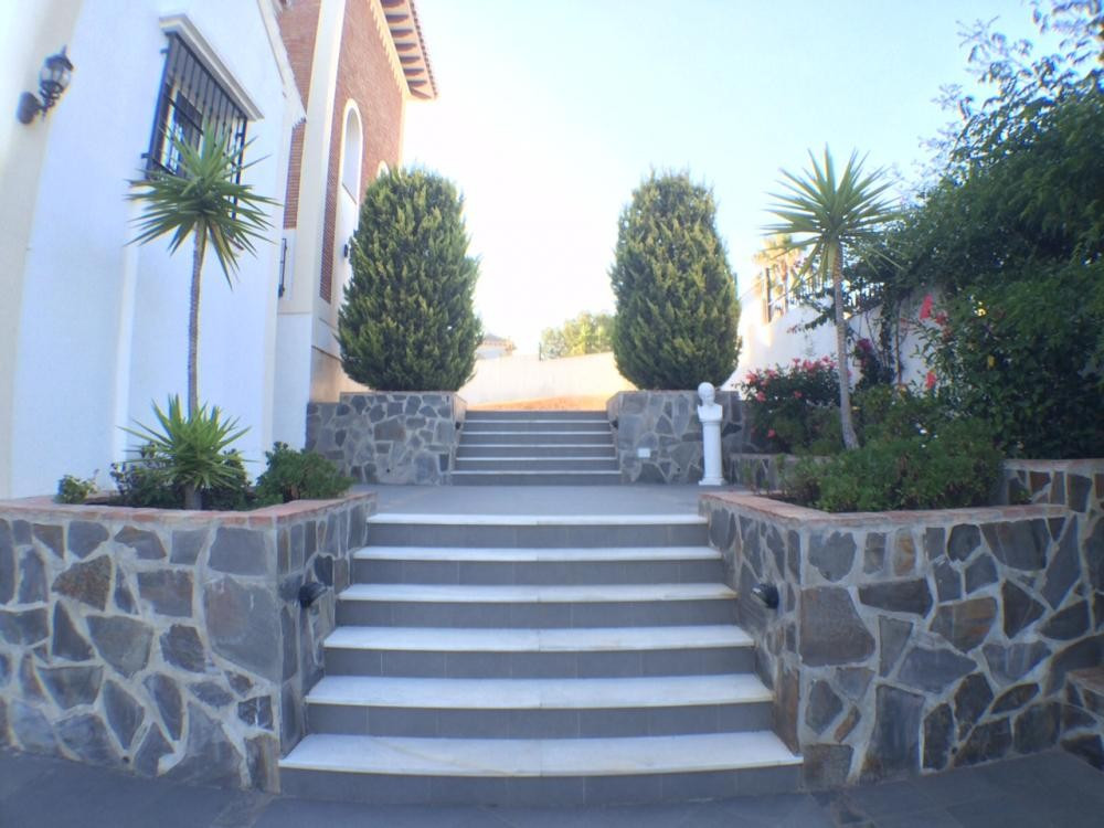 5 Bed Townhouse for sale in Frigiliana Costa Del Sol East, Málaga, Spain