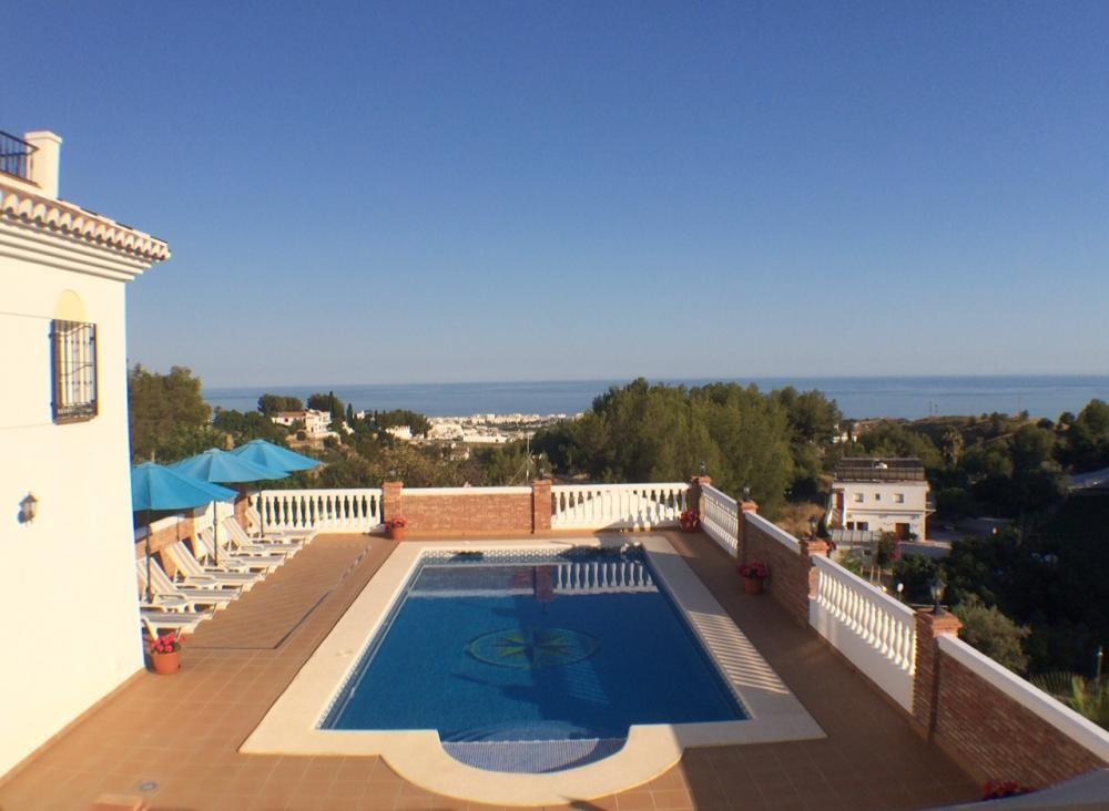 5 Bed Townhouse for sale in Frigiliana Costa Del Sol East, Málaga, Spain