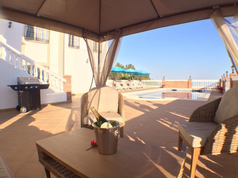 5 Bed Townhouse for sale in Frigiliana Costa Del Sol East, Málaga, Spain