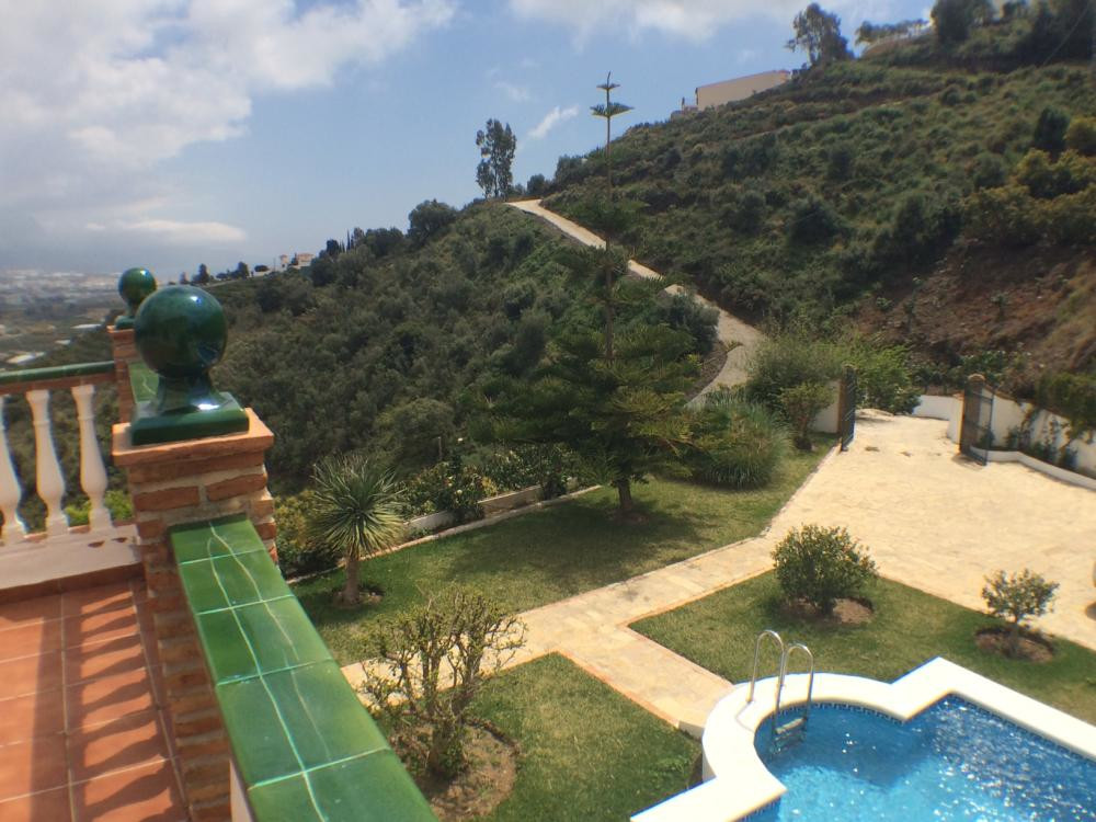 4 Bed Townhouse for sale in Nerja Costa Del Sol East, Málaga, Spain
