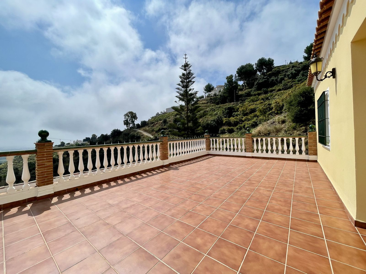 4 Bed Townhouse for sale in Nerja Costa Del Sol East, Málaga, Spain