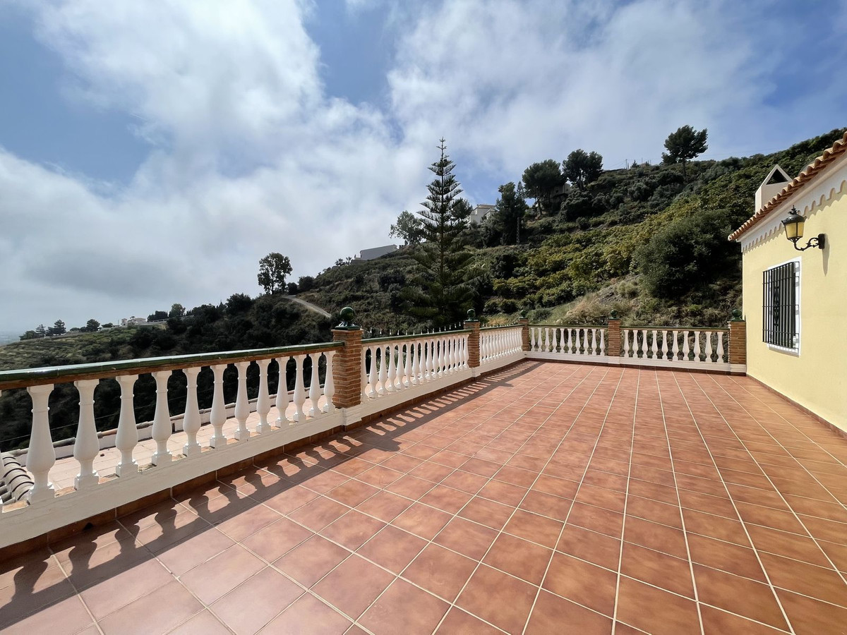 4 Bed Townhouse for sale in Nerja Costa Del Sol East, Málaga, Spain