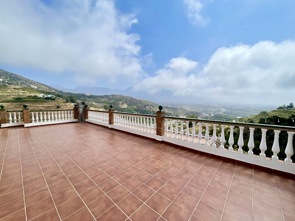 4 Bed Townhouse for sale in Nerja Costa Del Sol East, Málaga, Spain