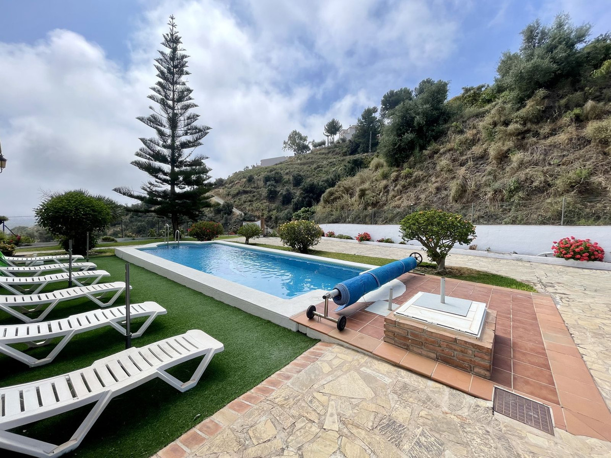 4 Bed Townhouse for sale in Nerja Costa Del Sol East, Málaga, Spain