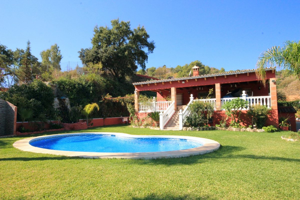 5 Bed Townhouse for sale in Monda Costa Del Sol, Málaga, Spain