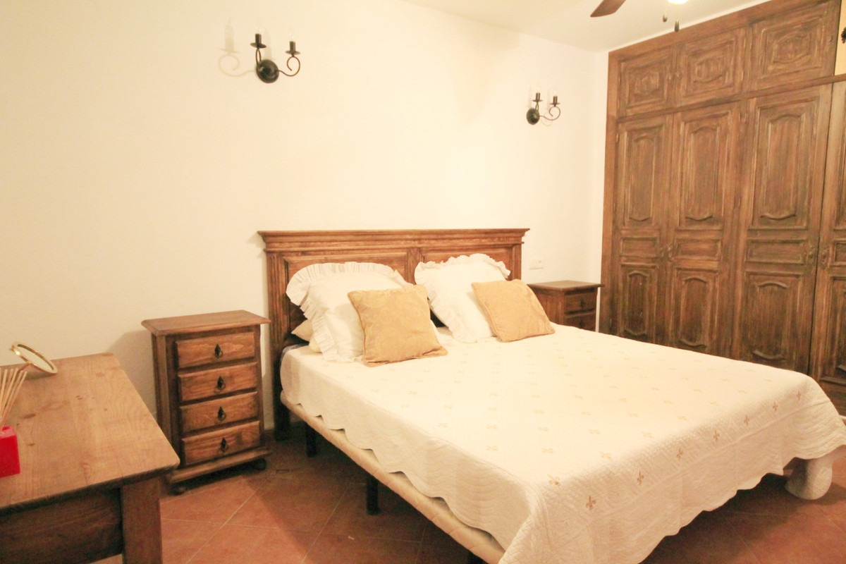 5 Bed Townhouse for sale in Monda Costa Del Sol, Málaga, Spain