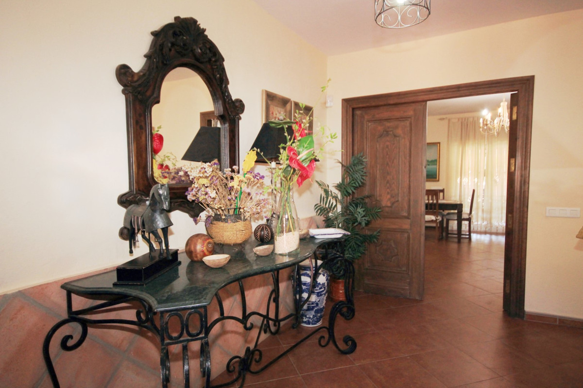 5 Bed Townhouse for sale in Monda Costa Del Sol, Málaga, Spain